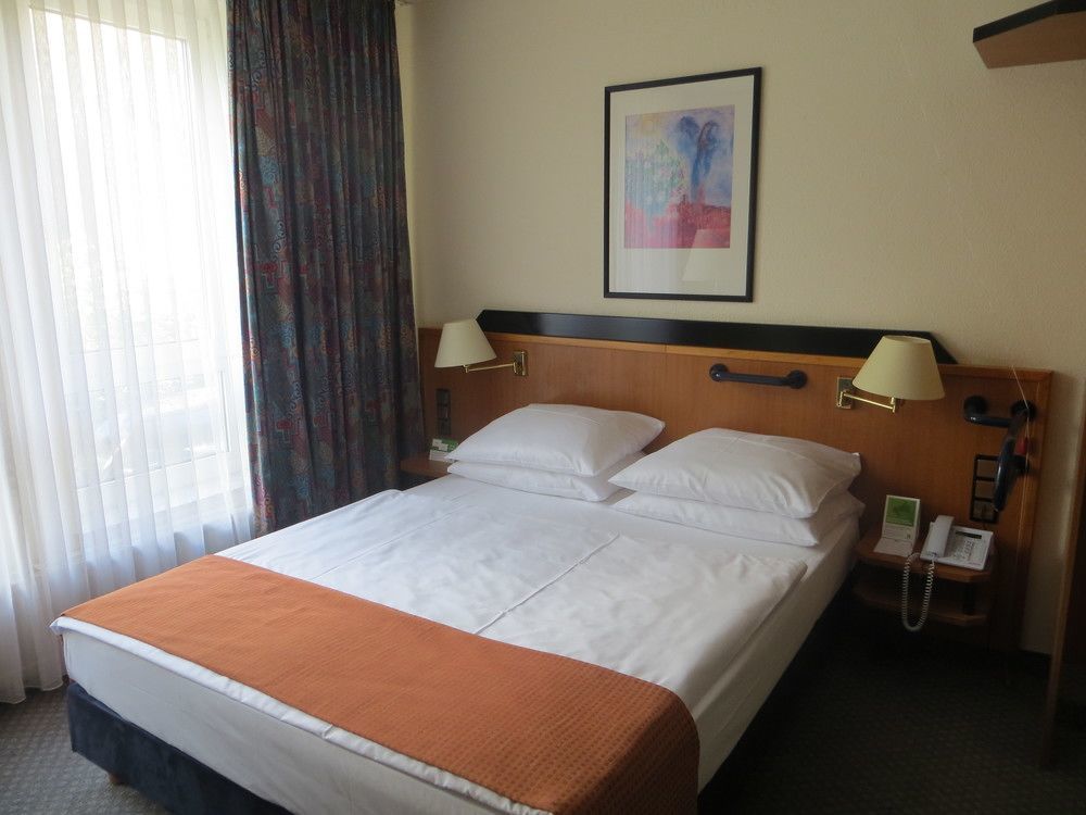 Moxy Berlin Humboldthain Park Exterior foto
