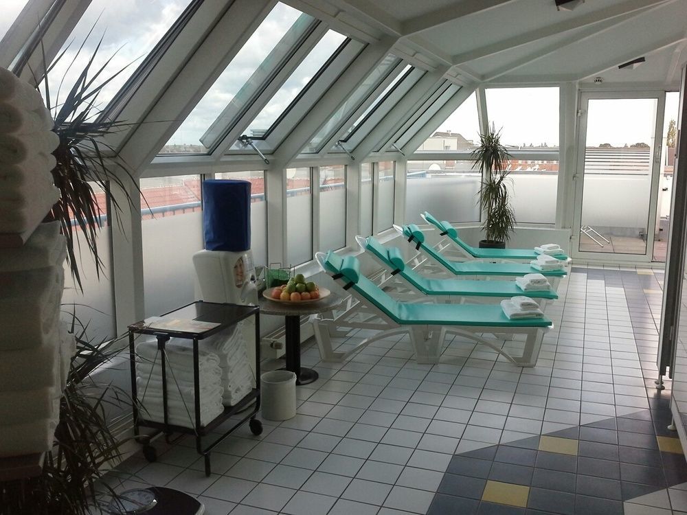 Moxy Berlin Humboldthain Park Exterior foto